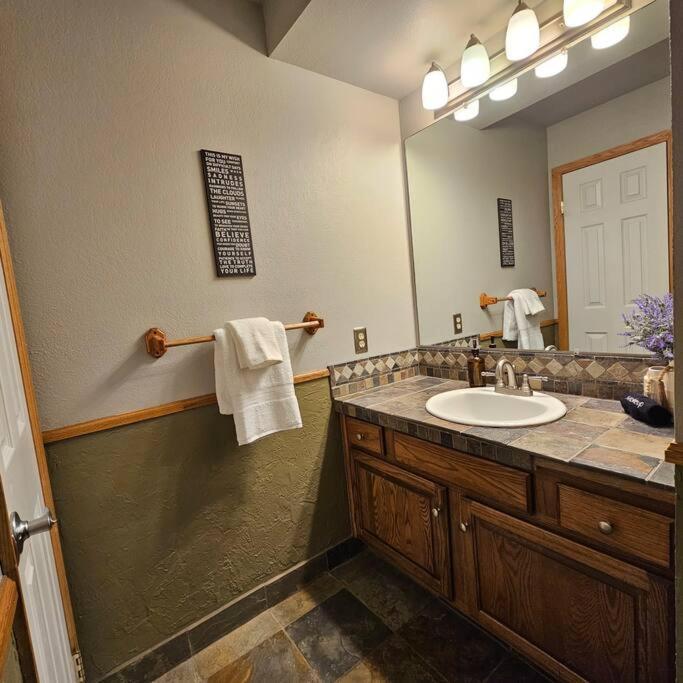 Private And Updated Breck Home With Hot Tub Breckenridge Bagian luar foto