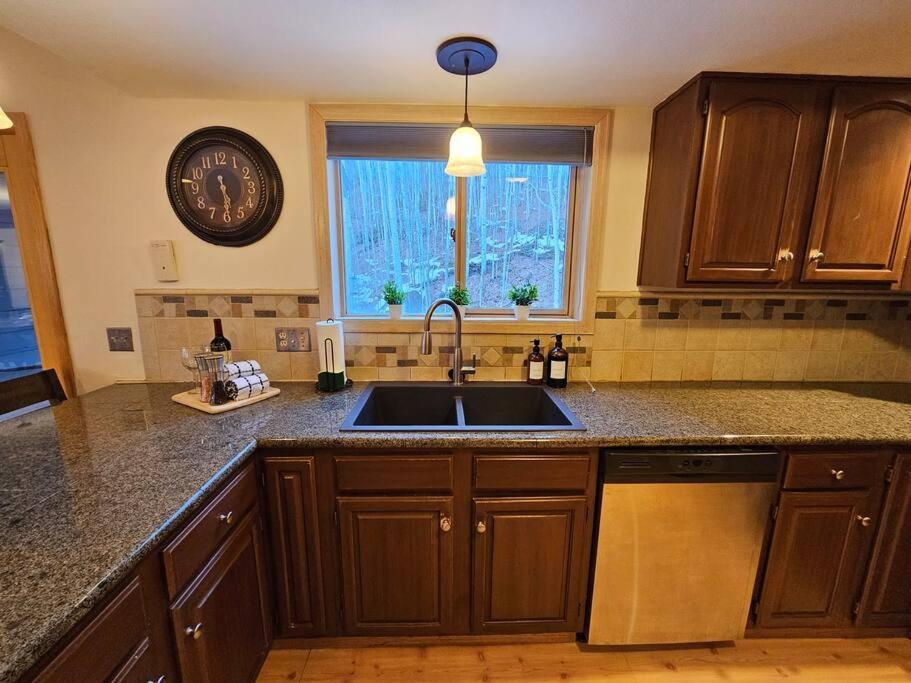 Private And Updated Breck Home With Hot Tub Breckenridge Bagian luar foto